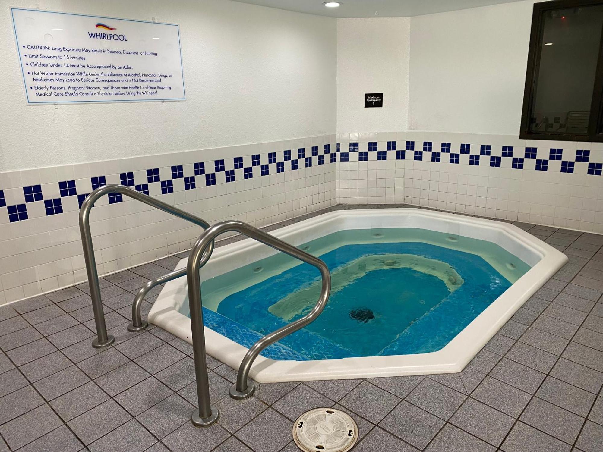 Baymont By Wyndham City/quail Springs Hotel 3*