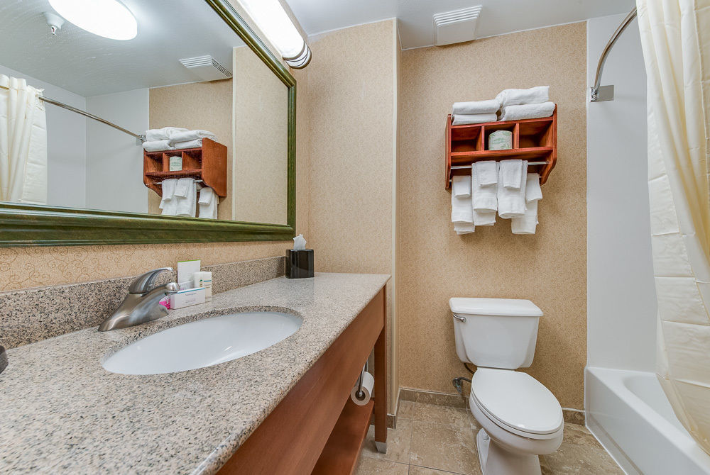 Hotel Baymont By Wyndham City/quail Springs