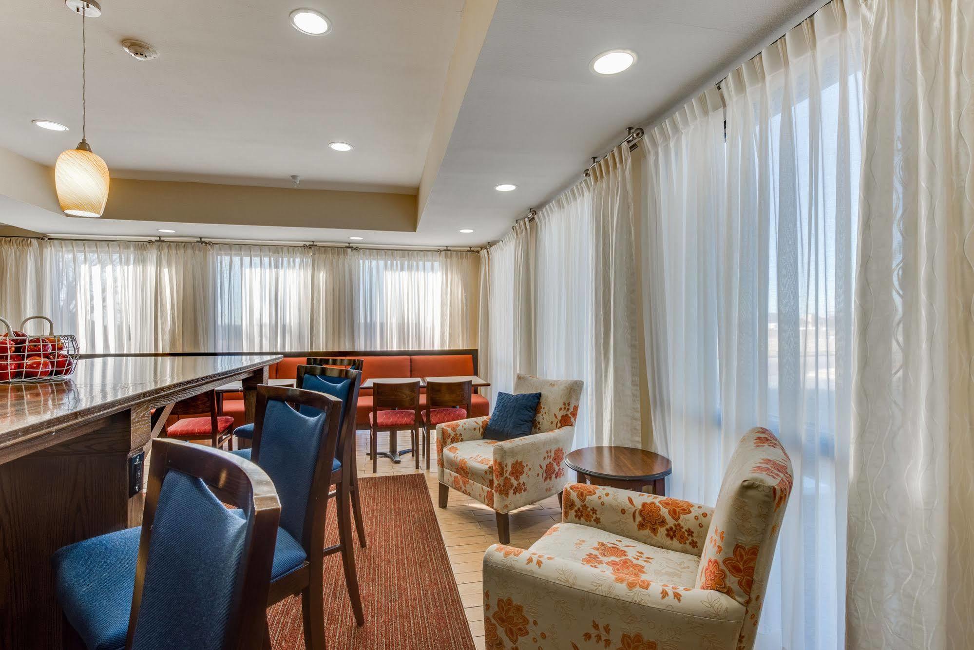 Baymont By Wyndham City/quail Springs Hotel
